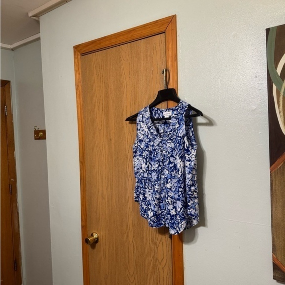 Liz Claiborne Small w/Floral Print Sleeveless Button-Front V-Neck Blouse - EUC